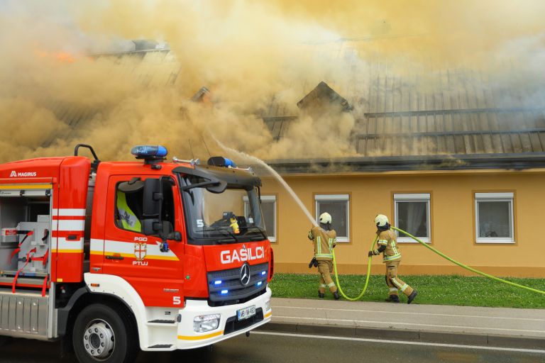 pozar, pozar-ormoska-ptuj, gasilci, gasenje