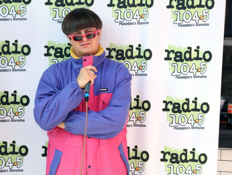 Oliver Tree je svetovno slavo dosegel z nepozabnim likom in prepoznavnim ekscentričnim slogom.