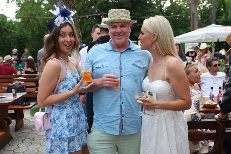 Lara Tošić, Miha Deželak, Lara Medved