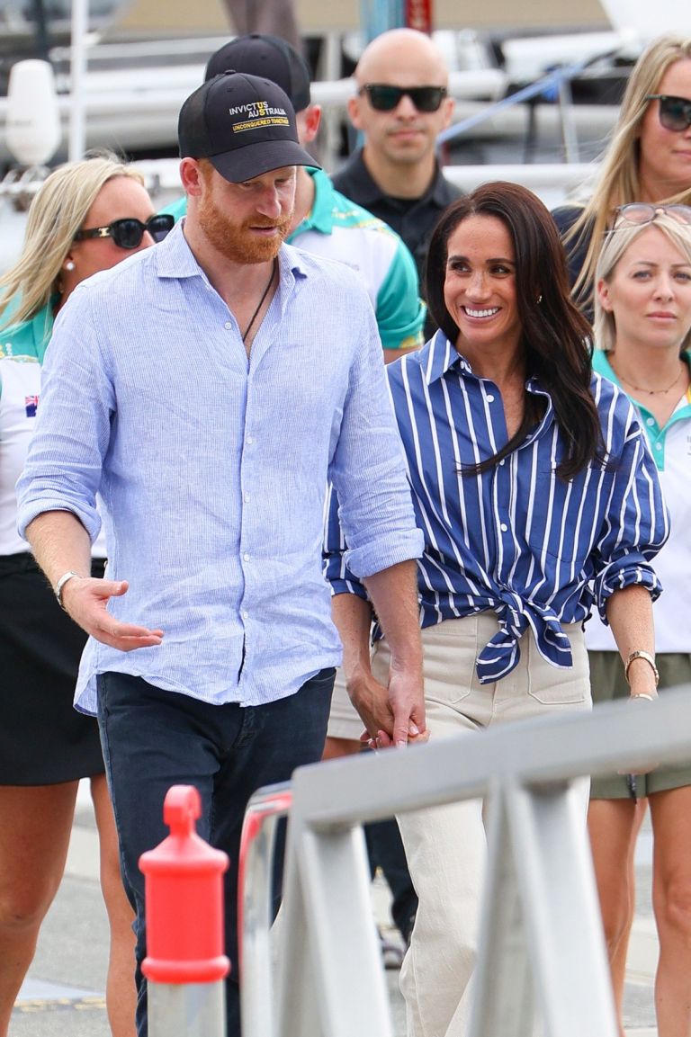 Princ Harry in Meghan Markle naj bi prihodnji mesec skupaj obiskala Združeno kraljestvo, spremljala