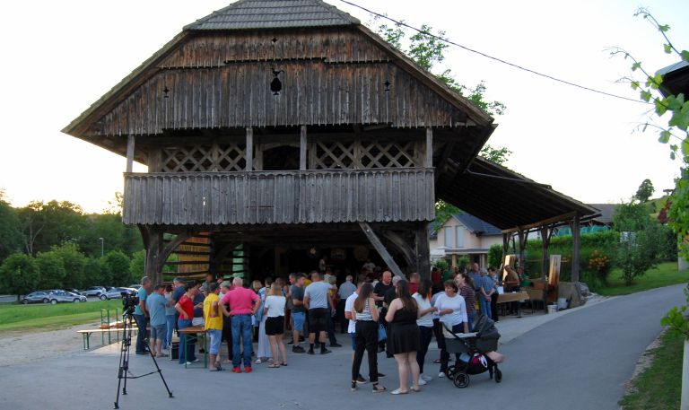 pod-kozolcem-pr-pavlet, zbure
