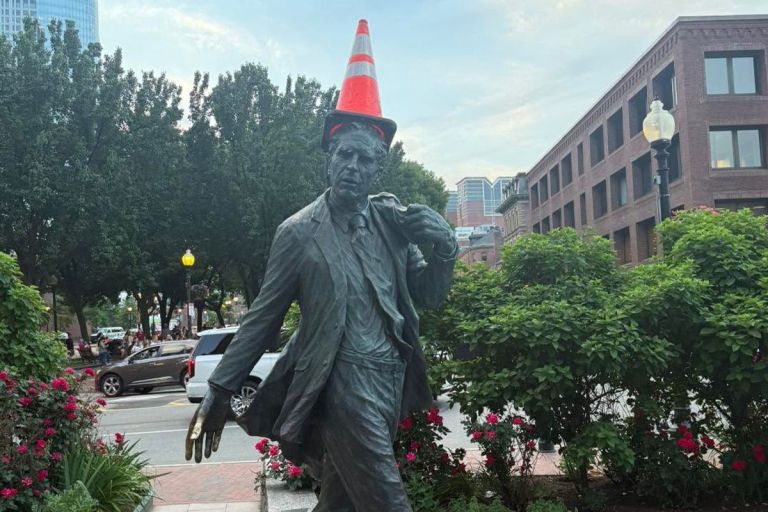 0_boston-statue.jpg