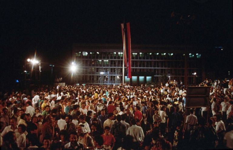 osamosvojitev 1991 zastava trg republike bobo.jpg