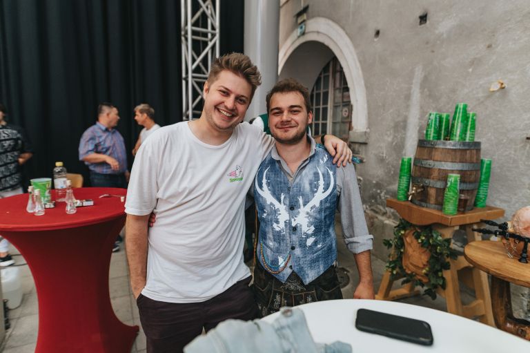 Brata Lan in Maj Vlašič