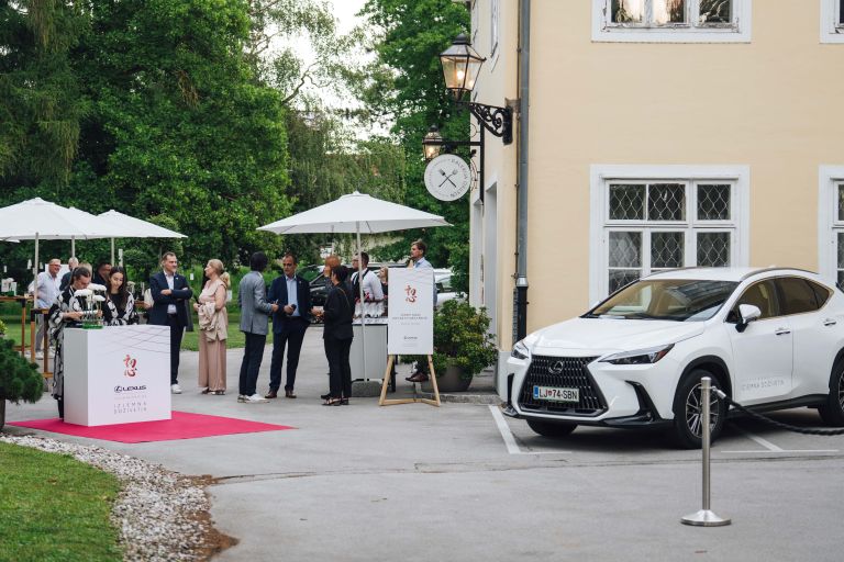 Lexus 3.jpg