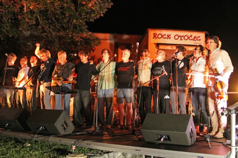 slon-in-cvet-je-v-jeseni, muzejski-vrtovi, festival-novomesko-poletje