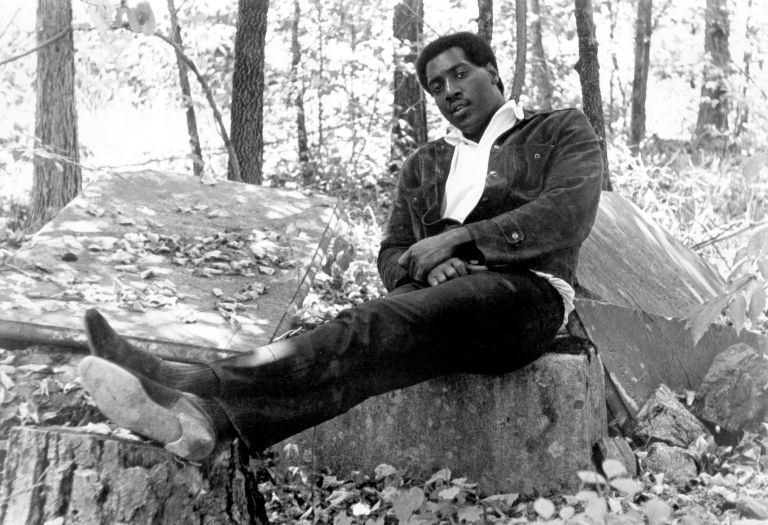 Otis Redding je tik pred smrtjo posnel svojo največjo uspešnico (Sittin' On) The Dock of the Bay. Pesem je po nesreči postala prva posmrtna številka ena v ameriški glasbeni zgodovini.