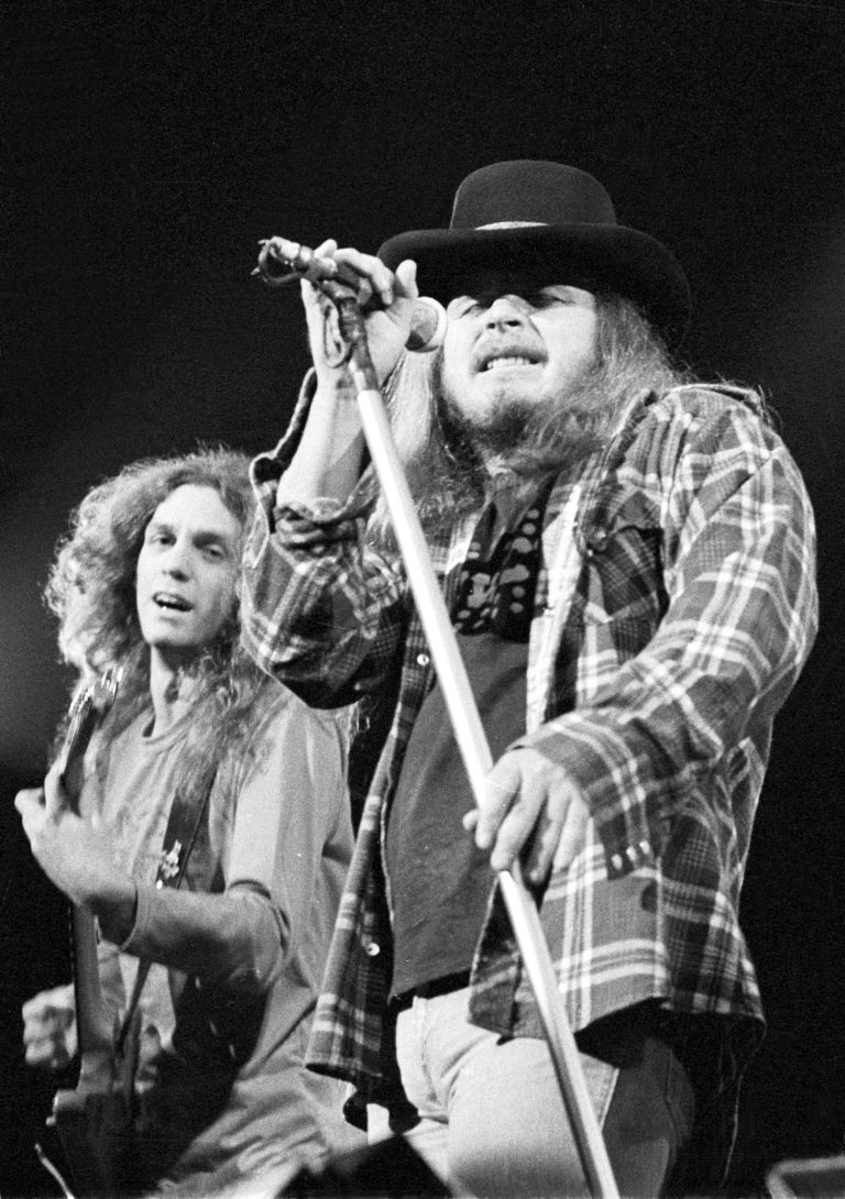 Ronnie Van Zant, glas skupine Lynyrd Skynyrd, je umrl v letalski nesreči leta 1977. Skupina, ki je svetu dala Sweet Home Alabama in Free Bird, si od te tragedije nikoli ni povsem opomogla.