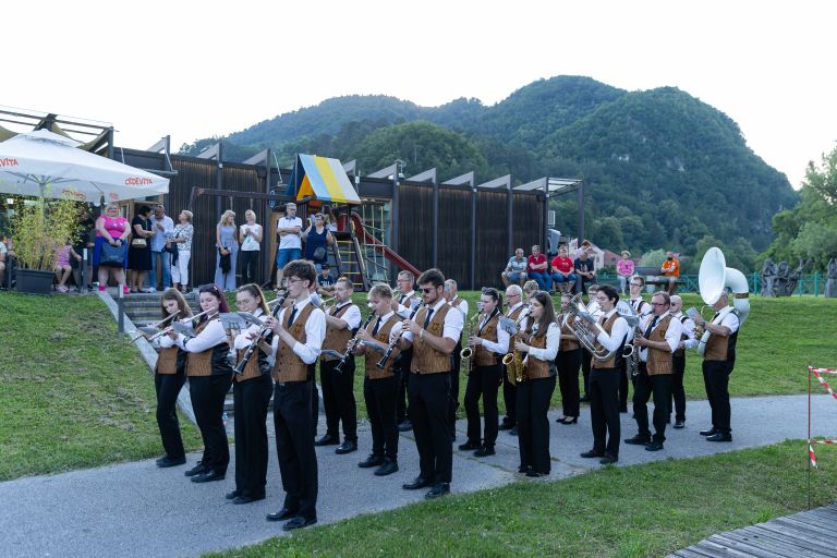 Pihalni orkester radeških papirničarjev  Splavarjenje_2026_PRINT-1.jpg