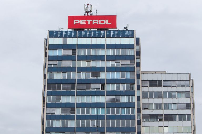 UV4-petrol-f-marko vavpotic.jpg