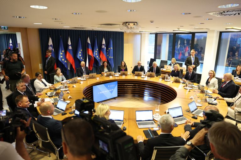 UV-seja vlade-pl.jpg