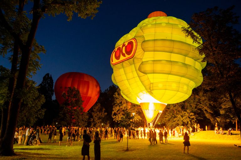 night-glow, baloni, odprto-drzavno-prvenstvo-slovenije-in-madzarske-v-letenju-s-toplozracnimi-baloni