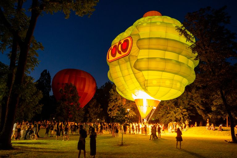 night-glow, baloni, odprto-drzavno-prvenstvo-slovenije-in-madzarske-v-letenju-s-toplozracnimi-baloni