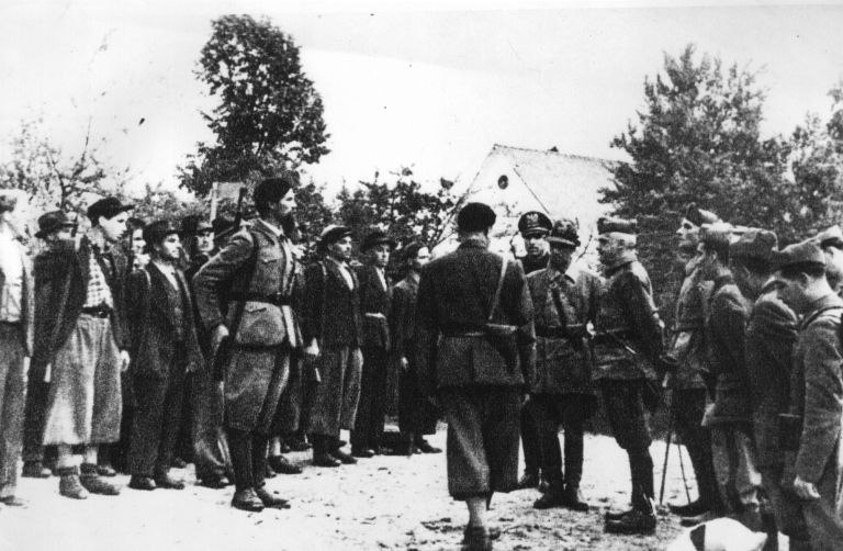 2 robotti belogardisti sentjost.jpg
