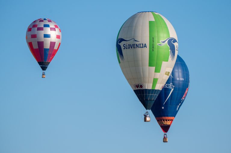 balon, odprto-drzavno-prvenstvo-slovenije-in-madzarske-v-letenju-s-toplozracnimi-baloni, baloni