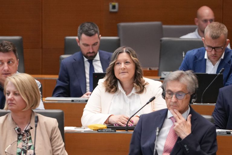 elena zavadlav ušaj.jpg