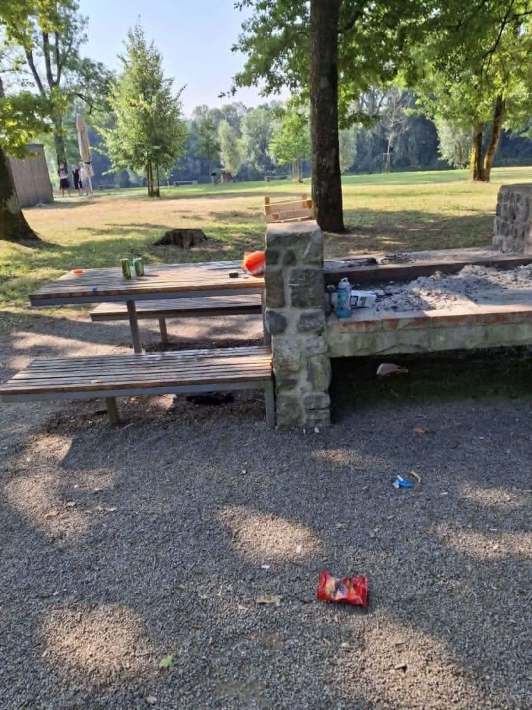 kopalisce-metlika, vandalizem