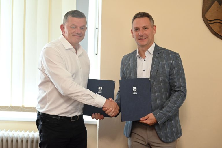 ozelenitev-kerencicevaga-trga, podpis-gradbene-pogodbe