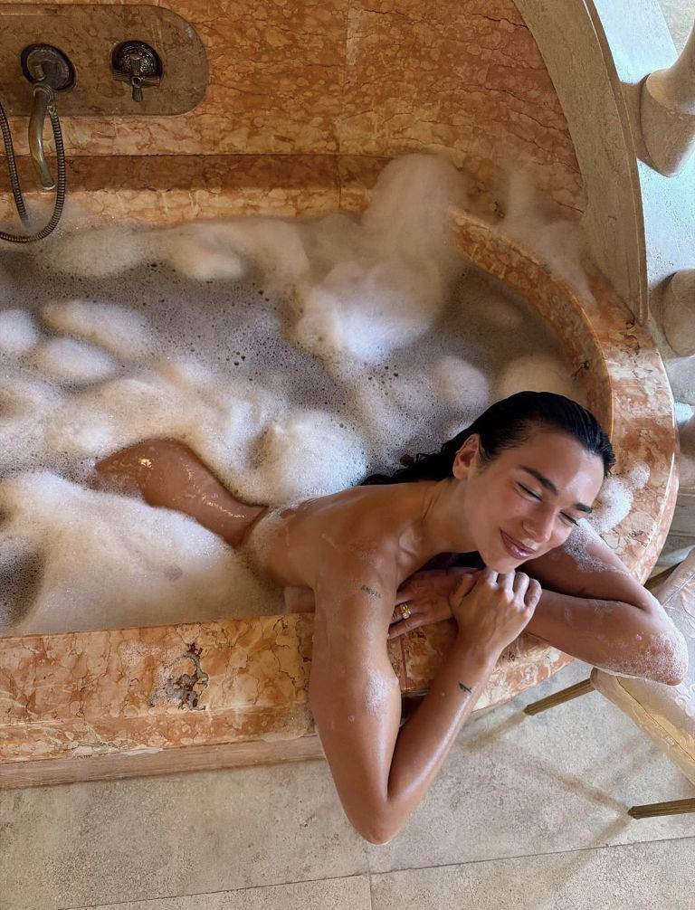 dua lipa 2.jpg