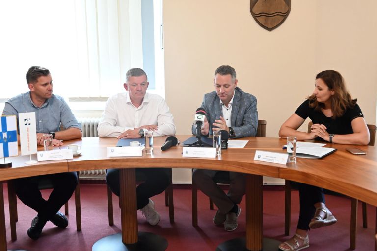 ozelenitev-kerencicevaga-trga, podpis-gradbene-pogodbe