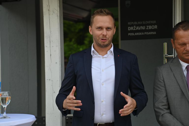 damijan-bezjak-zrim, poslanska-pisarna, poslanska-pisarna-kuzma