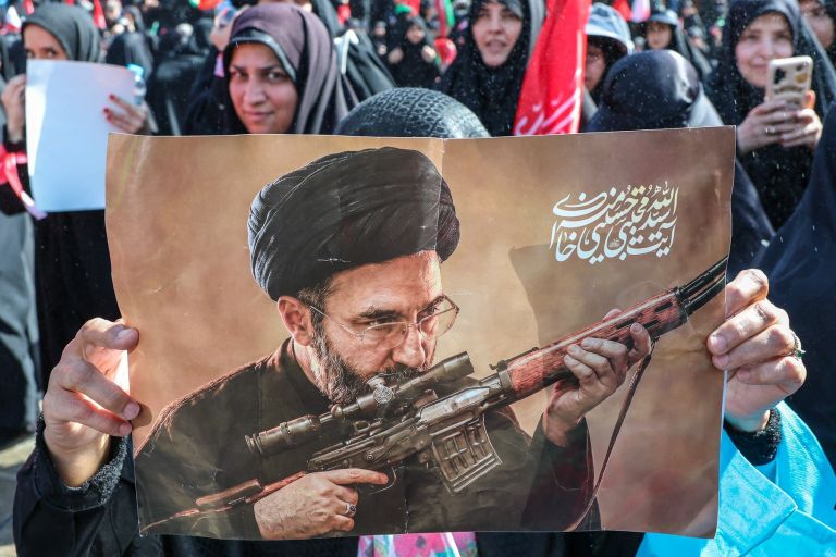 iran-hamenej-pogreb-zalovanje