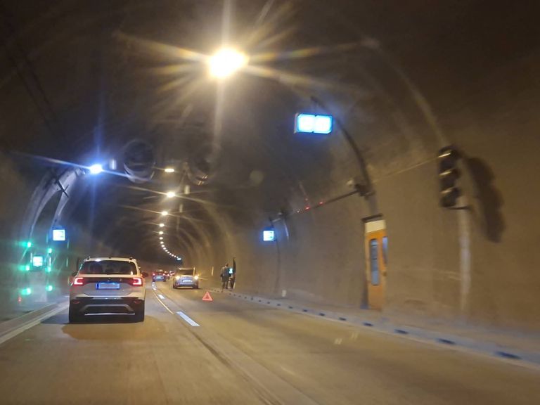 Svet24 zapora tunel primorka.jpg