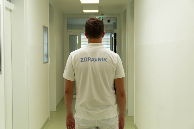 zdravstveni-dom-murska-sobota, zdravnik, simbolična