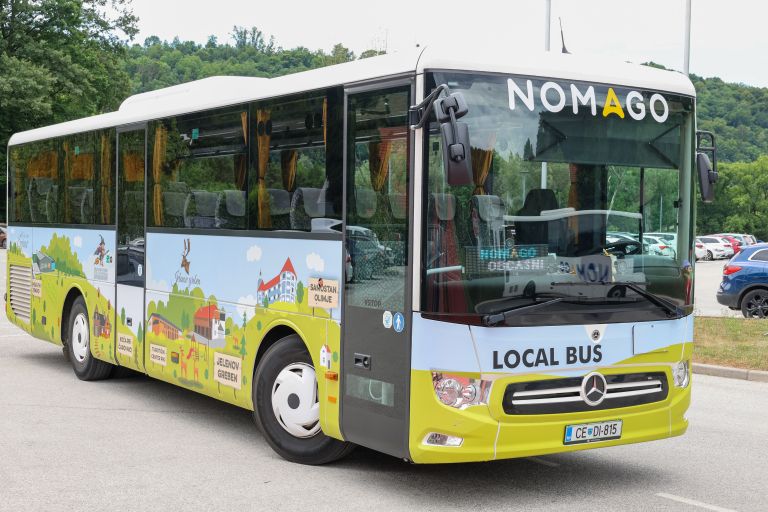 turistični avtobus 1.jpg