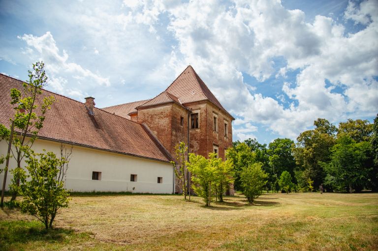 ris-dvorec-rakičan, grad-rakičan, rakičanski-grad, graščina, simbolična