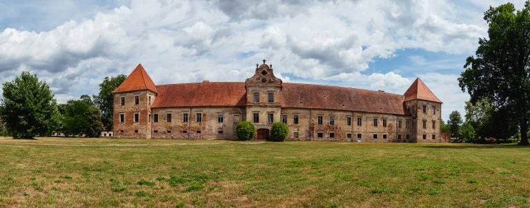 ris-dvorec-rakičan, grad-rakičan, rakičanski-grad, graščina, simbolična