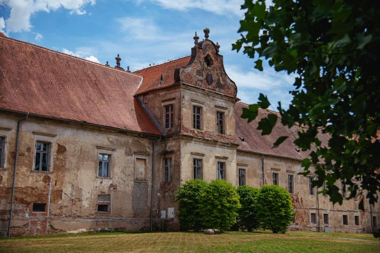 ris-dvorec-rakičan, grad-rakičan, rakičanski-grad, graščina, simbolična