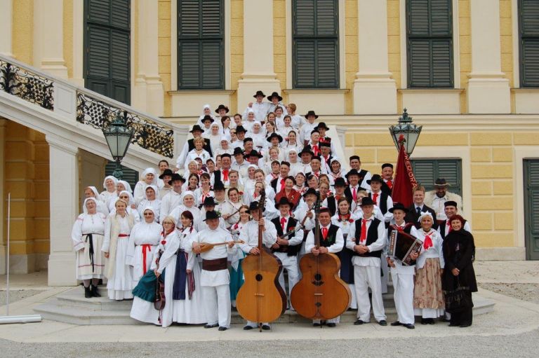 Dunaj 2008 Adlešičani in Predgrajci.jpg