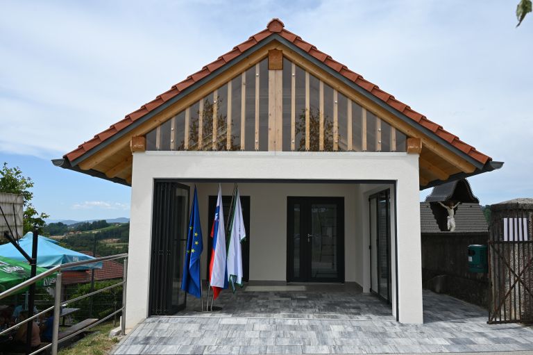 poslovilna-vezica-rovisce