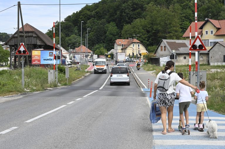 skofljica, podvoz, prehod-cez-progo, gneca, promet, prenova