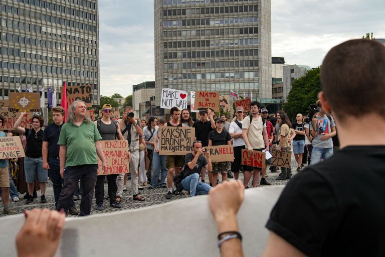 protest, nato.jpg