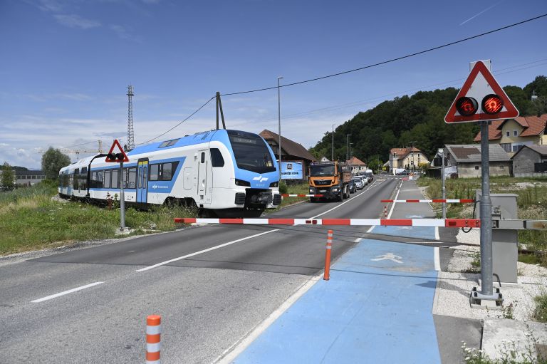 skofljica, podvoz, prehod-cez-progo, gneca, promet, prenova