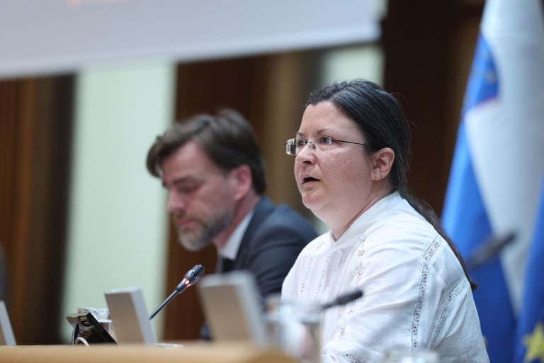katja kokot-vodi sejo-RB.jpg