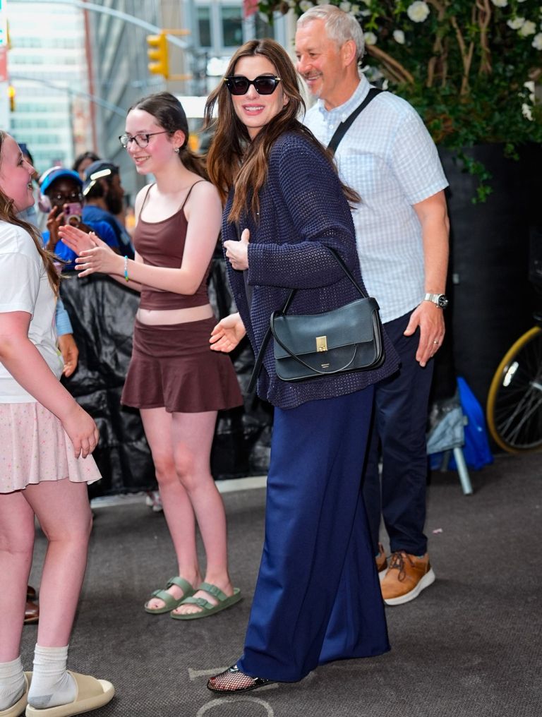 Anne Hathaway (1).jpg