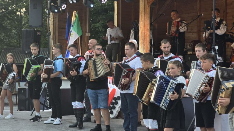 tekmovanje-harmonikarjev-hinje