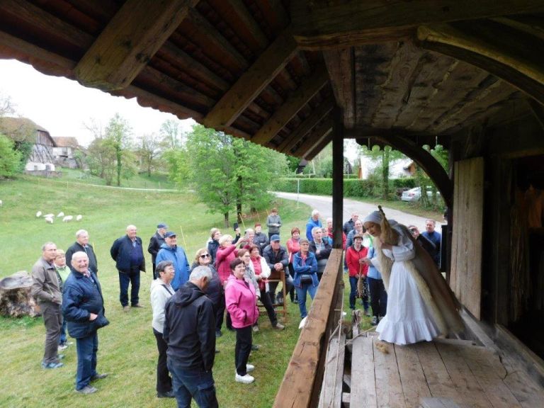 adlesic, hisa-zgodb-in-starih-znanj