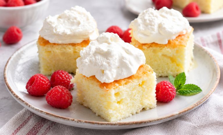 hot milk cake kolac.png