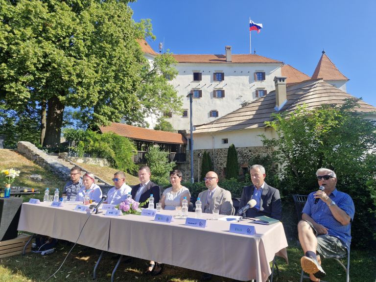 povezani.jpg
