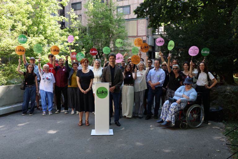 luka mesec asta vrecko levica.jpg