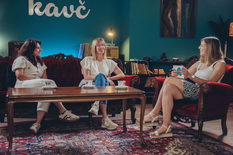 anja-jaušovec, maša-leš, kavč, podkast, medimove