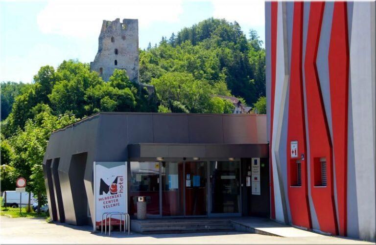 Mladinski center.jpg