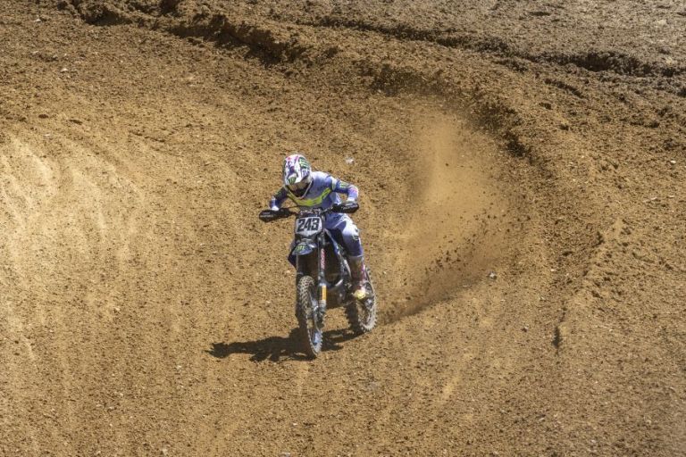 Tim Gajser se je na dirki v Fokhillsu pripeljal na oder za zmagovalce, četrtič v letošnji sezoni