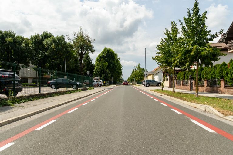 tomšičeva-ulica, simbolična, drevesa, avtomobili