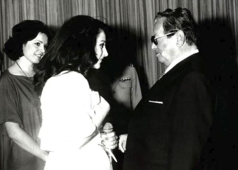 Josip Broz - Tito ni skrival, da ga je Olivera Katarina s svojim glasom in pojavnostjo očarala.