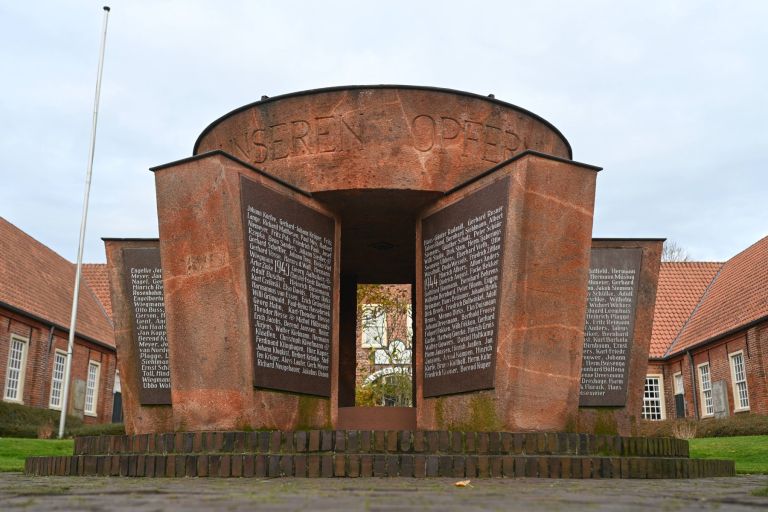 jakobus onnen, morilec, holokavst, spomenik